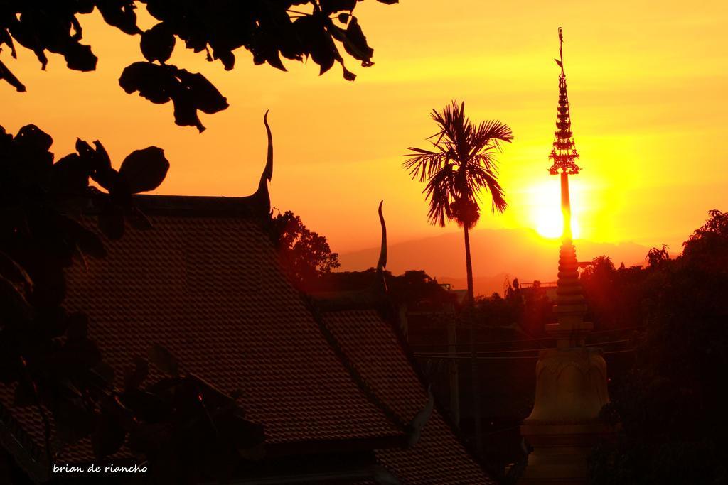 Neo Court Hotell Chiang Mai Exteriör bild